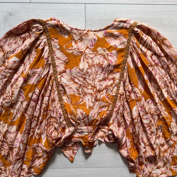NWT- Band Of The Free Libby Gold Floral Bell sleeve crop top size small - Picture 10 of 11